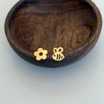 گوشواره میخی گل و زنبور