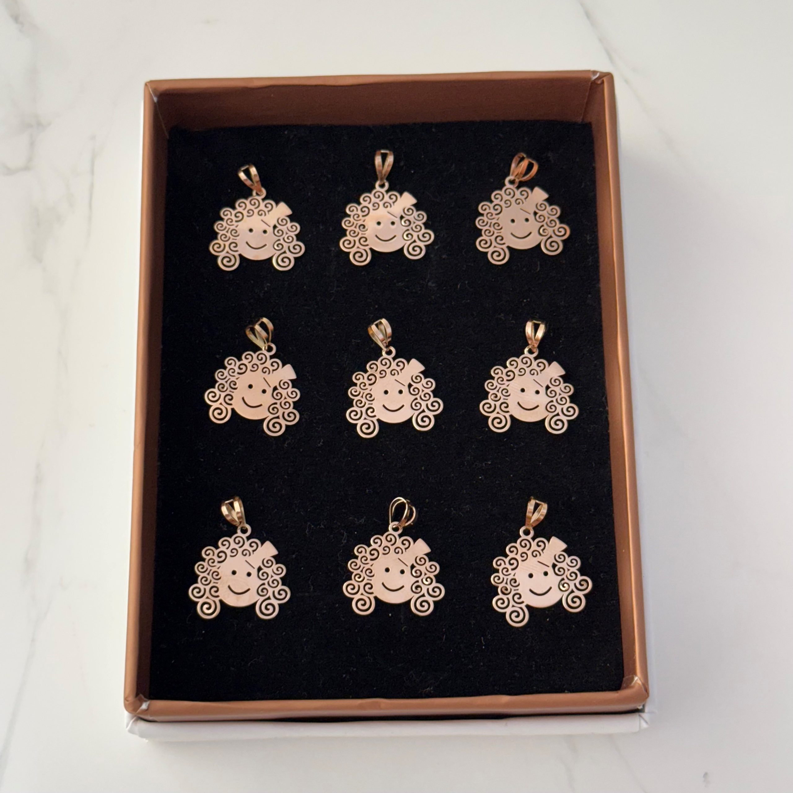 IMG_2720 پلاک دختر مو فرفری - Image 1