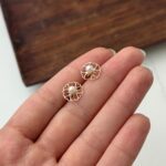 گوشواره میخی گل مرواریدی - Image 2