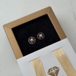 گوشواره میخی گل مرواریدی