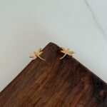 گوشواره میخی سنجاقک