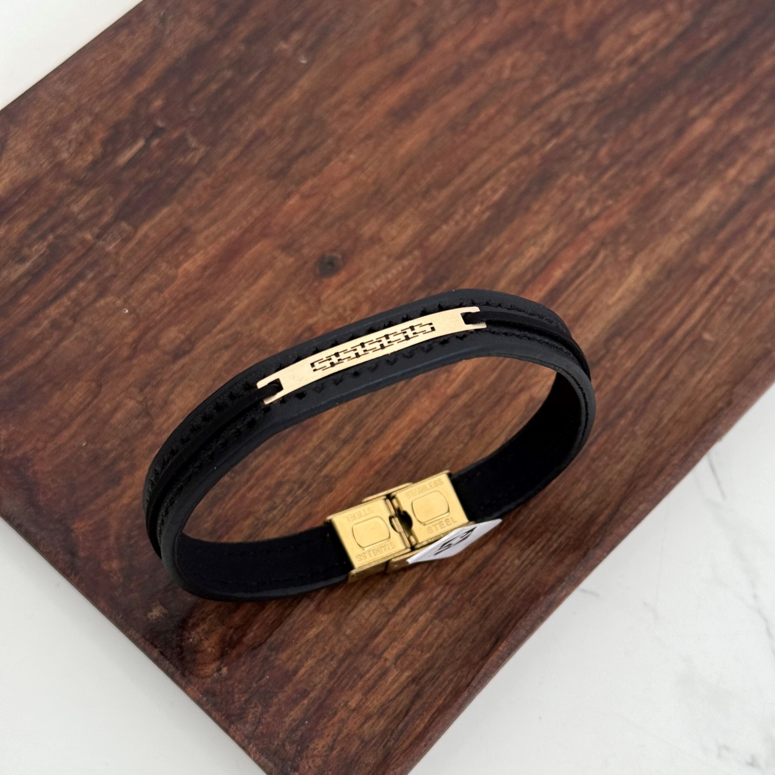 IMG_4241 دستبند چرم و طلا کد 2077 - Image 1