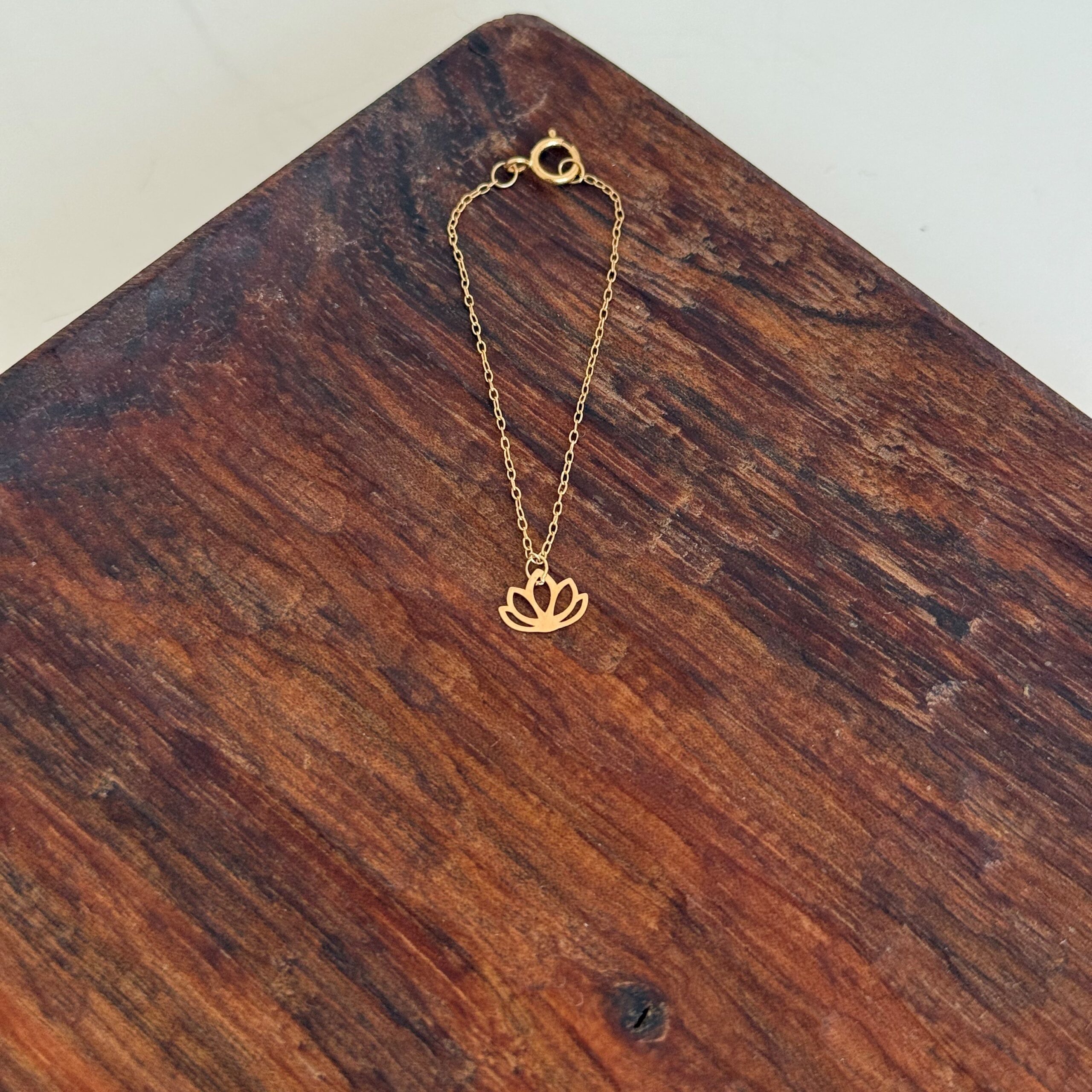 IMG_6232 آویز ساعت لوتوس - Image 1