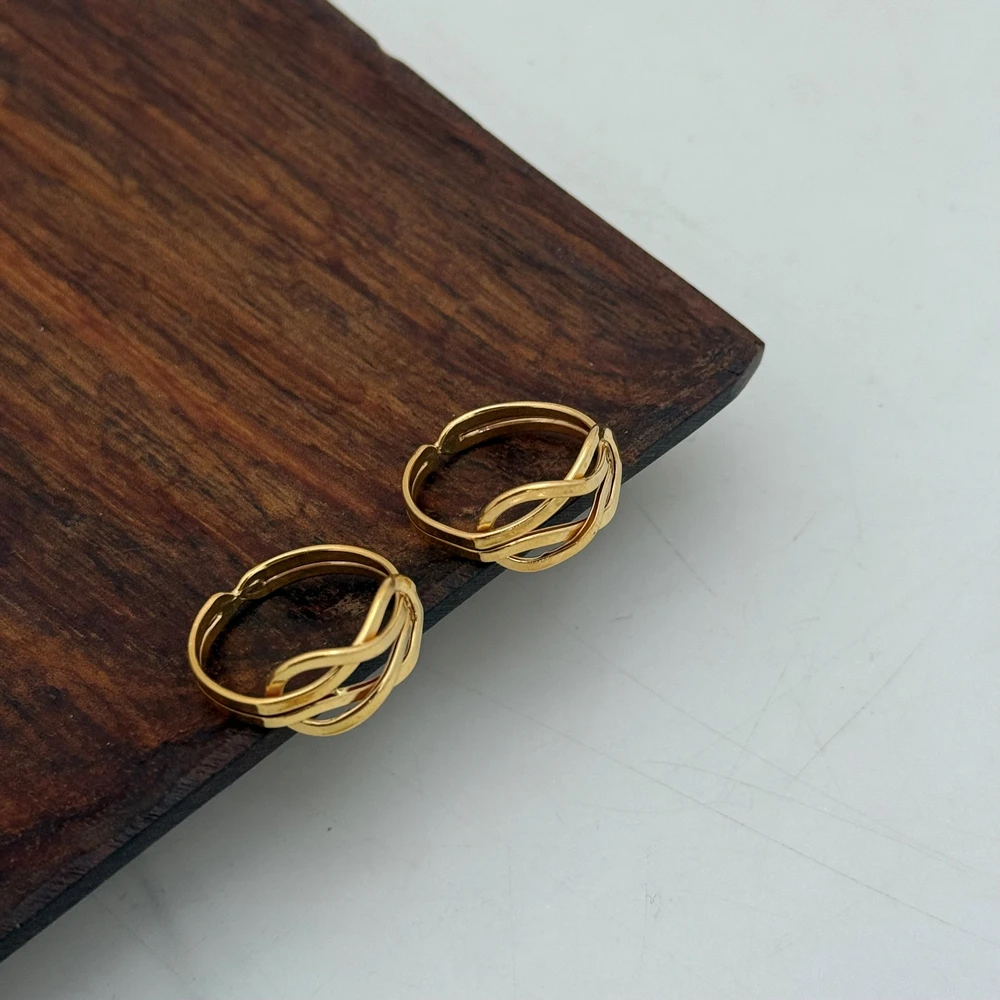 IMG_3740 (Copy) انگشتر طلا گره تخت کد ۲۰۲۰ - Image 1