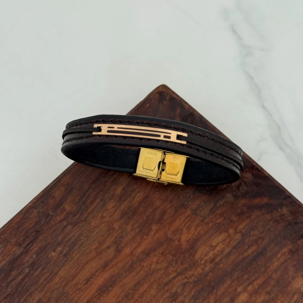 IMG_2986 (Copy) دستبند چرم و طلا کد 2070 - Image 1