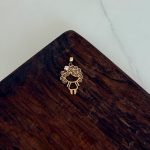 پلاک طلا دختر موفرفری نگین دار