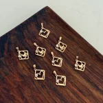 پلاک طلا قلب مربع تک نگین